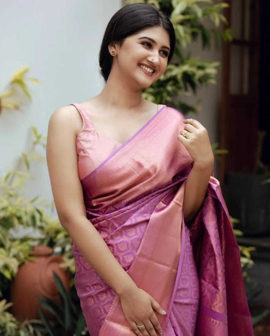 Women's Classic Banarsi Silk Sari With Blouse