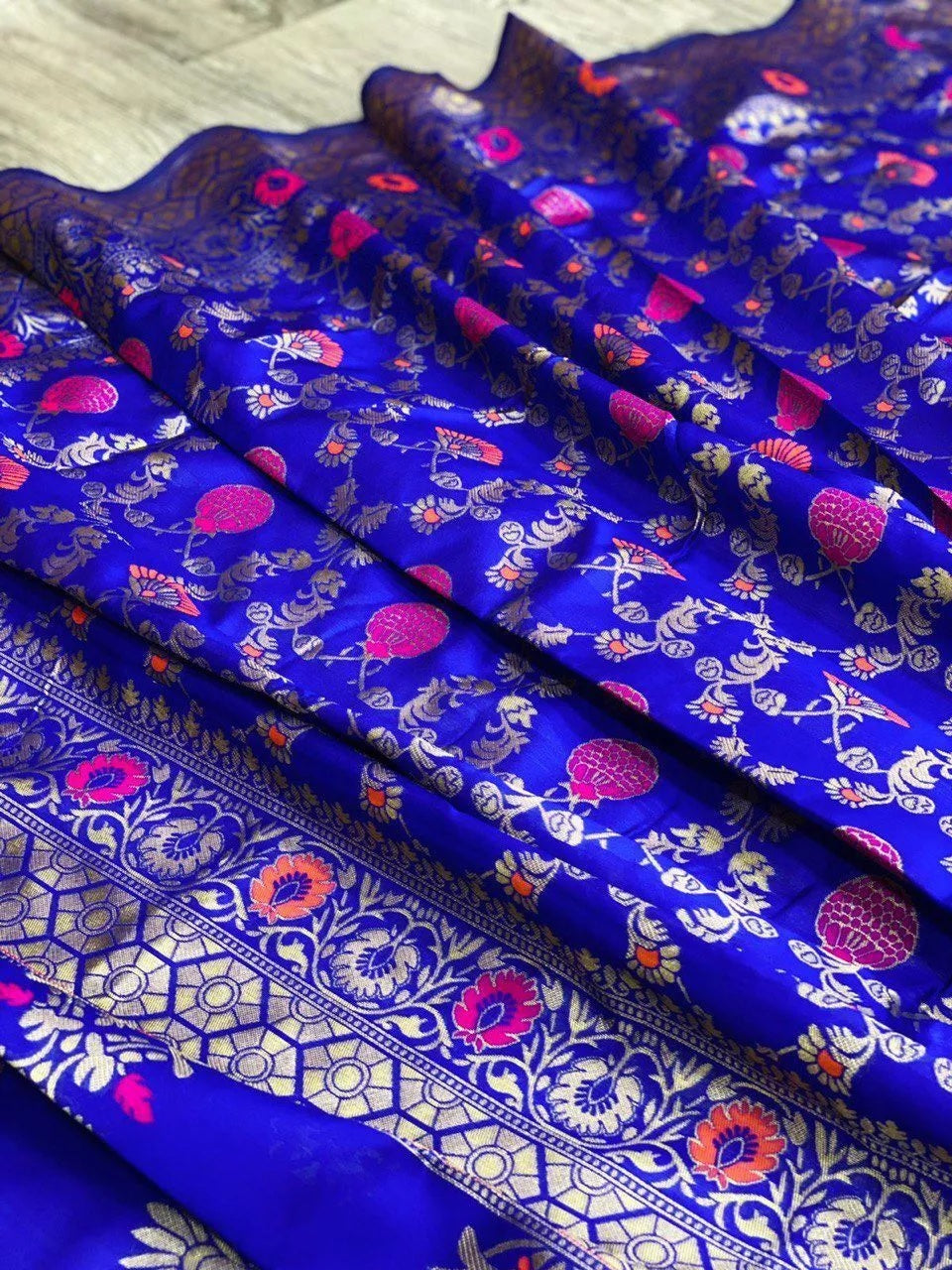 Women's Wedding Wear Banarsi Soft Silk Saree & Blouse