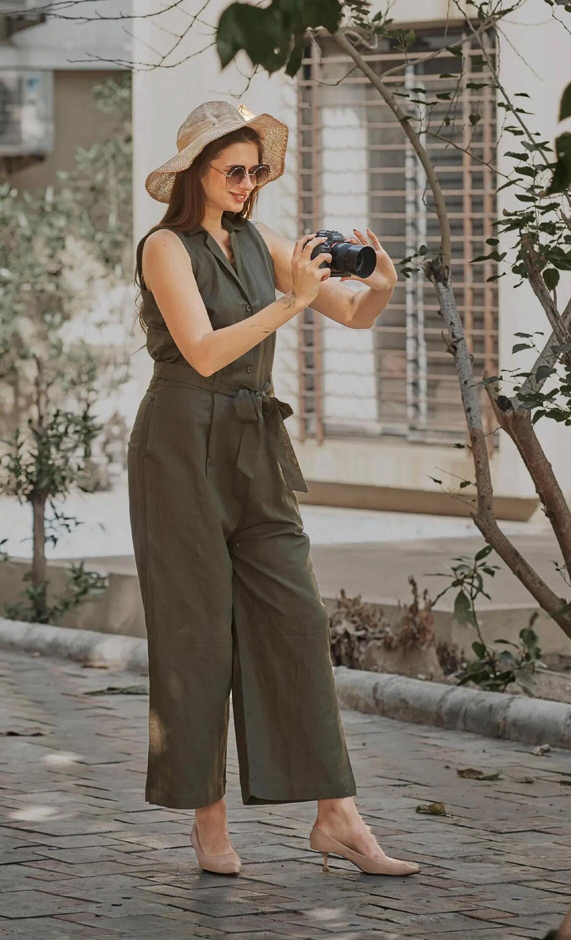 Linen V-neck Sleeveless Jumpsuit