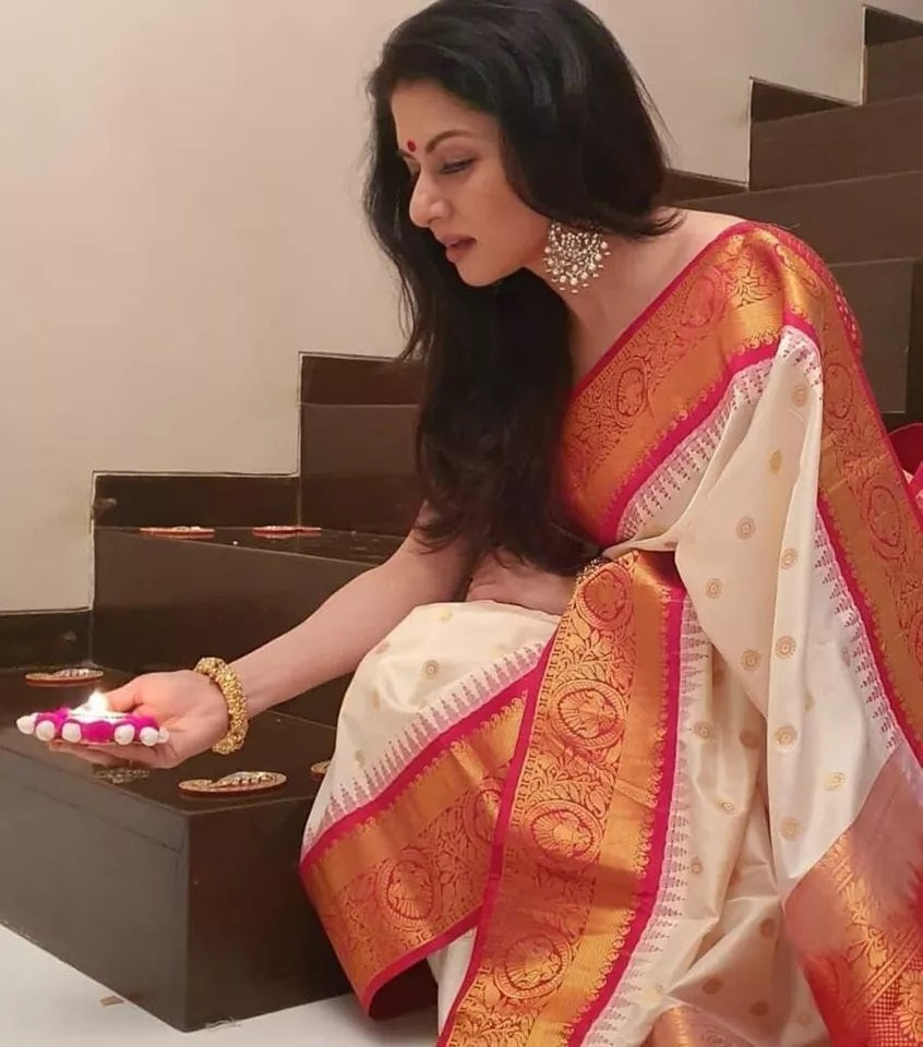 Designer Classic Banarasi Soft Silk Saree With Blouse For Women's