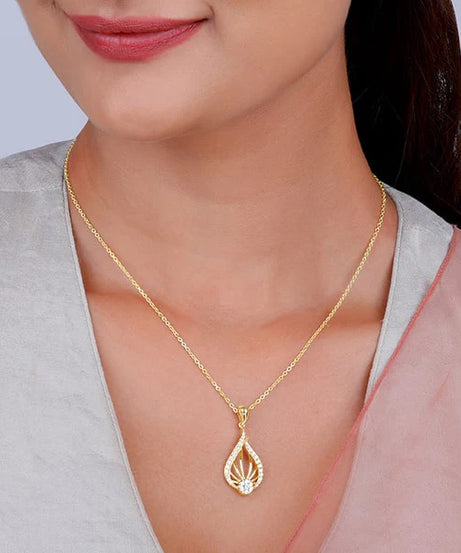 Golden Glint Pendant With Link Chain