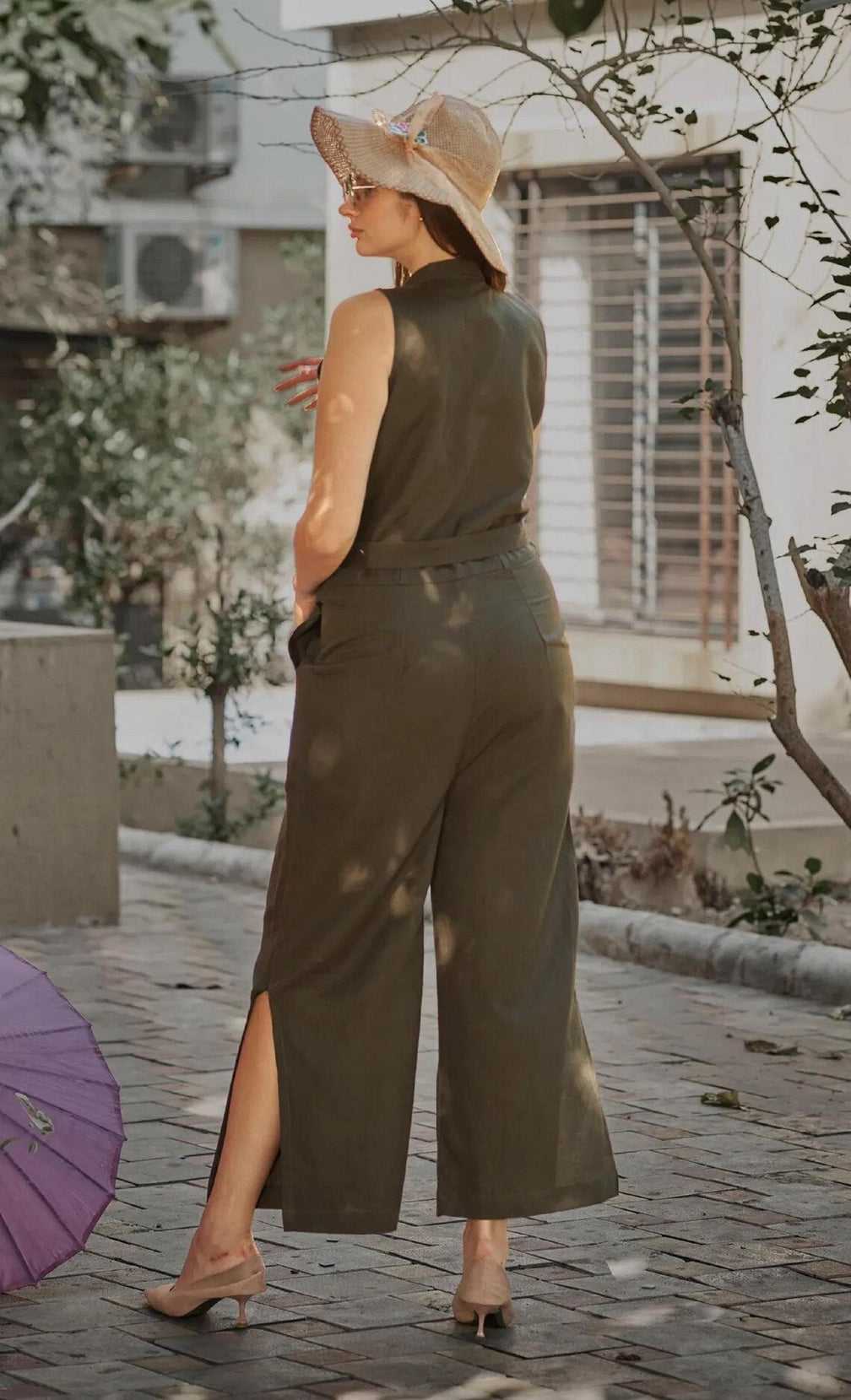 Linen V-neck Sleeveless Jumpsuit