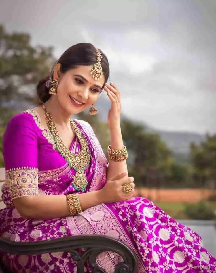 Red Violet Traditional Banarasi Soft Silk Saree With Blouse