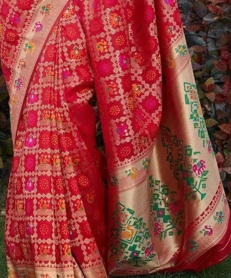 Festive Banarasi Silk Saree with Contrasting Border and Pallu Sari & Blouse
