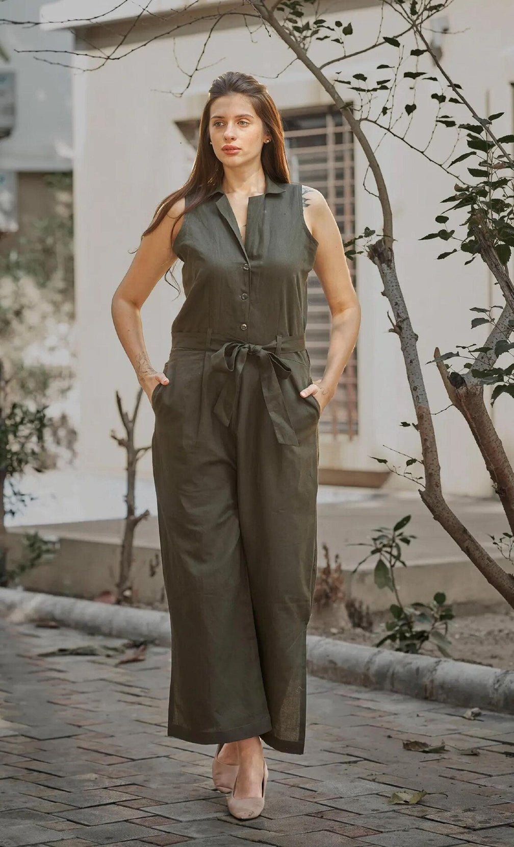 Linen V-neck Sleeveless Jumpsuit