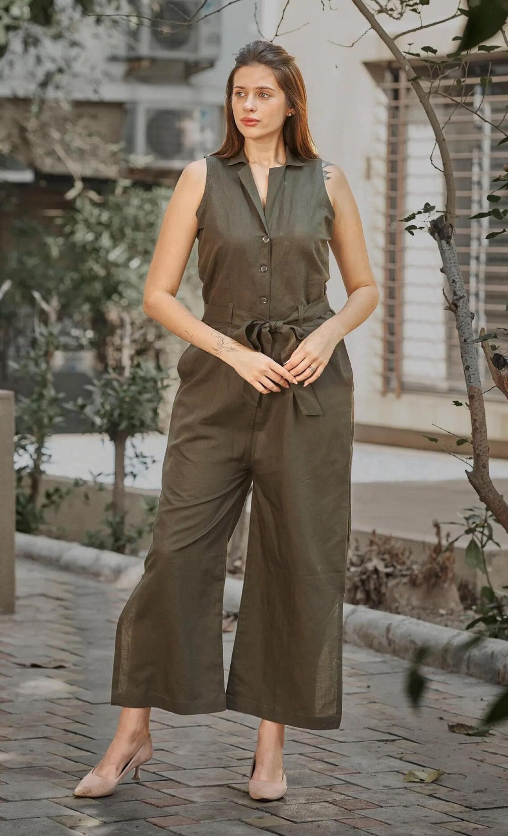 Linen V-neck Sleeveless Jumpsuit