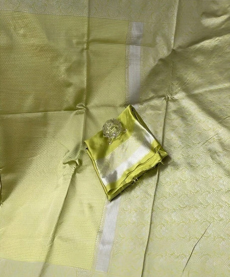 Traditional Beautifull Banarasi Soft Silk Saree With Blouse