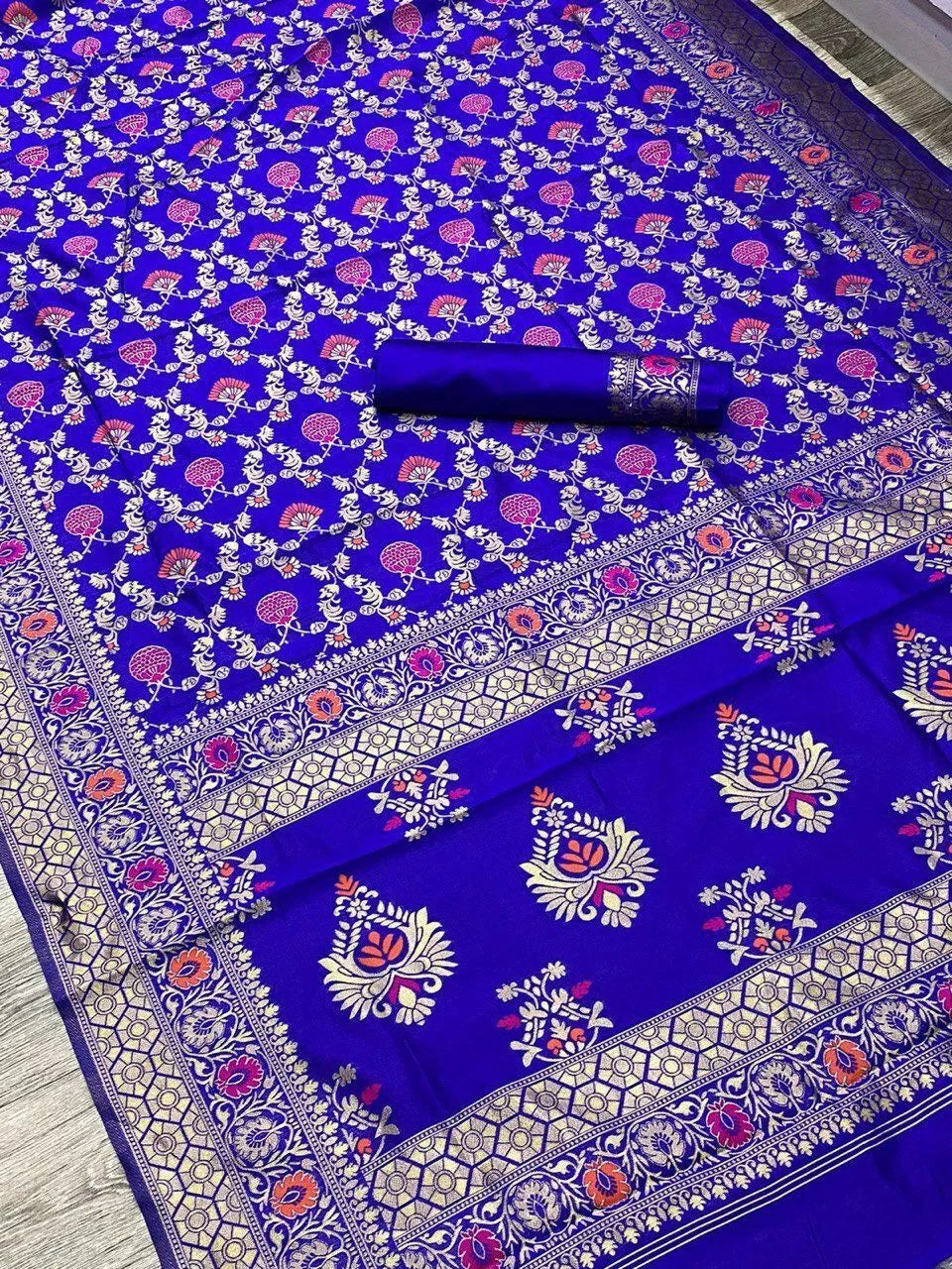 Women's Wedding Wear Banarsi Soft Silk Saree & Blouse