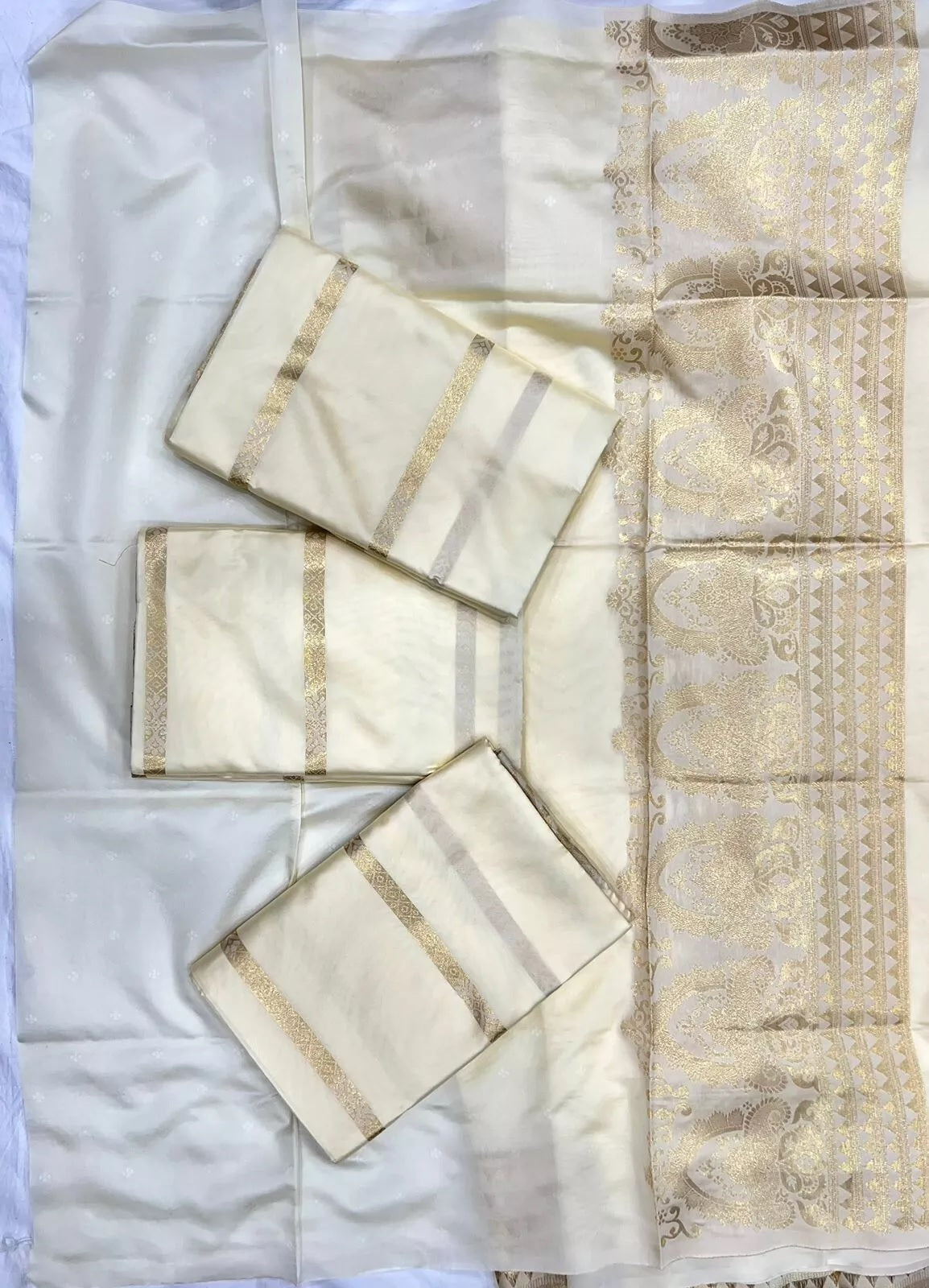 Soft Banarasi Silk With Weaving Gold Zari Saree With Blouse