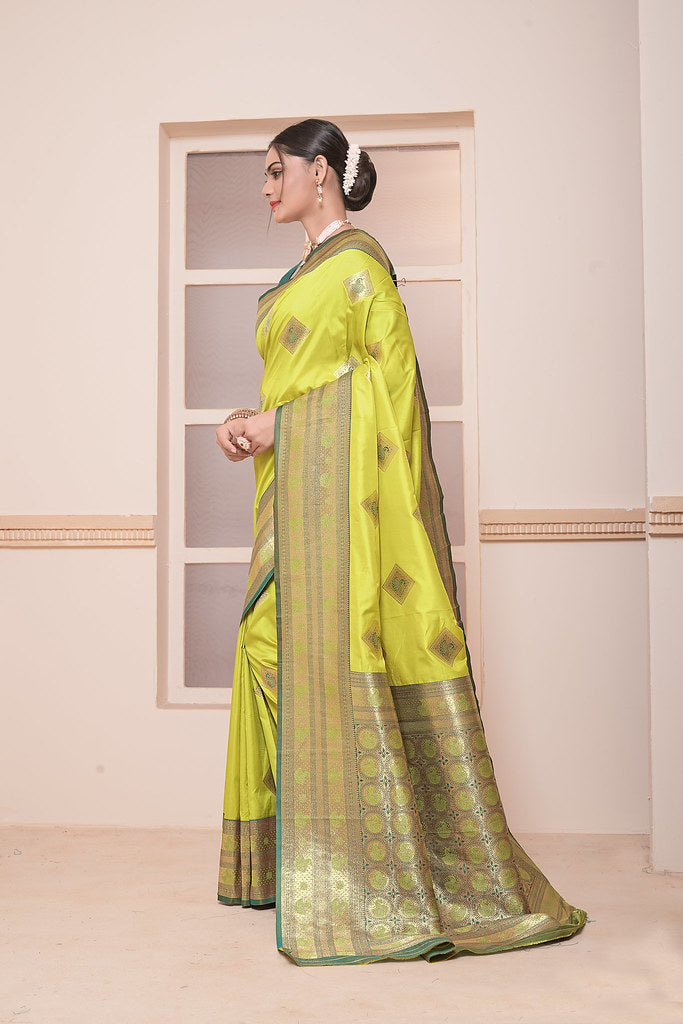 Women's Soft Silk Beautiful Sari Heavy Banarasi Saree With Blouse